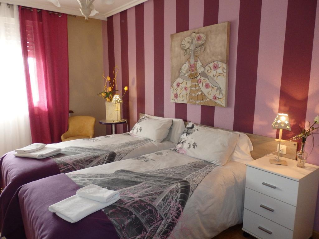 Alojamientos Iruna Pampelune Chambre photo