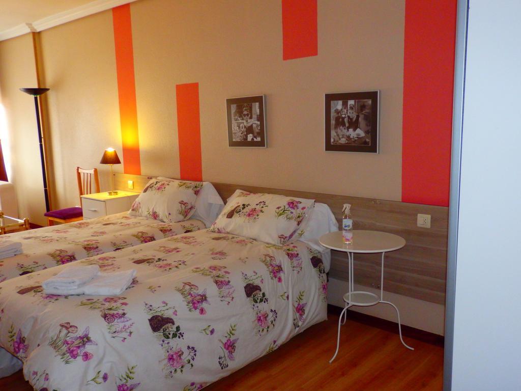 Alojamientos Iruna Pampelune Chambre photo