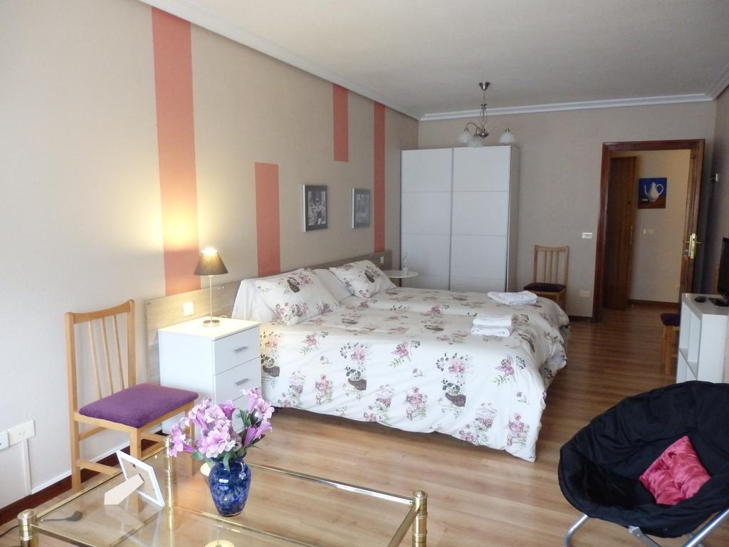 Alojamientos Iruna Pampelune Chambre photo