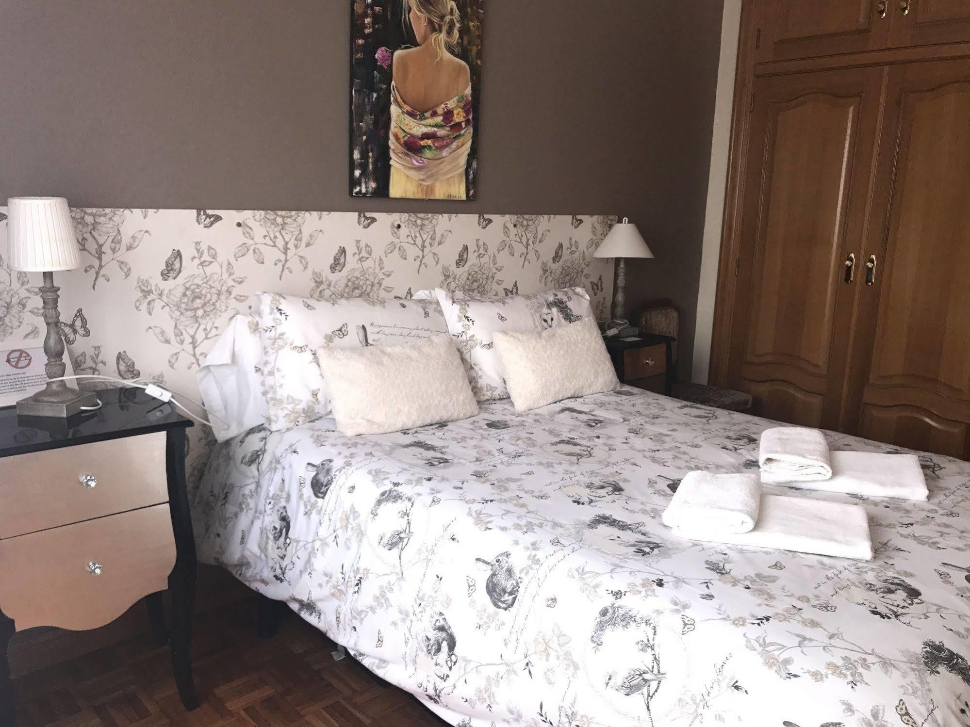 Alojamientos Iruna Pampelune Extérieur photo